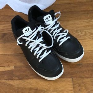 🚴🏽‍♂️MENS GIRO SNEAKERS🚵🏼‍♂️